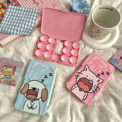 Estuche para lentes de contacto de colores con diseño de cachorro y gato dormilones