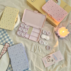 Estuche para lentes de contacto de gatitos con estampado floral pastel