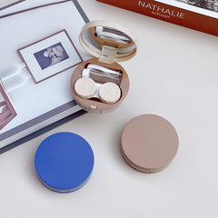 Estuche redondo para lentes de contacto de color café con leche cálido