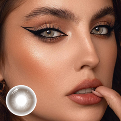 Lentes de contacto de color avellana tormentosa