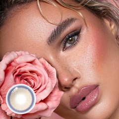 Lentes de contacto de color con prescripción de Neala Brown