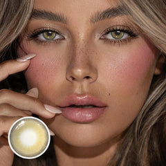 Lentes de contacto de color marrón mantequilla