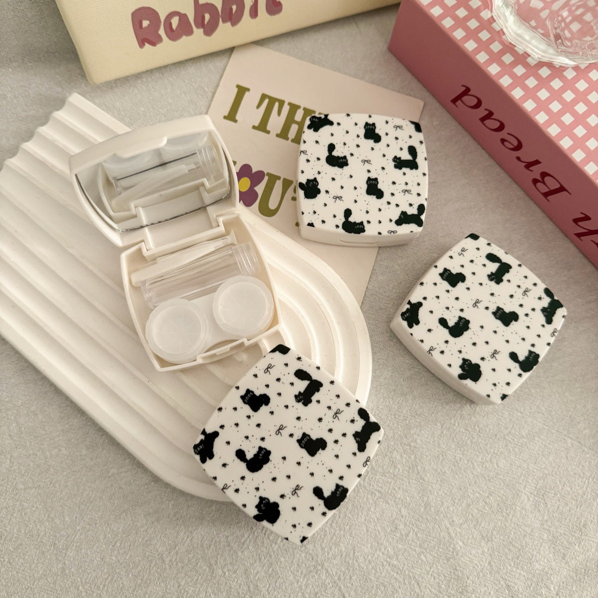 Estuche para lentes de contacto de colores con lazo floral y forma de gato 