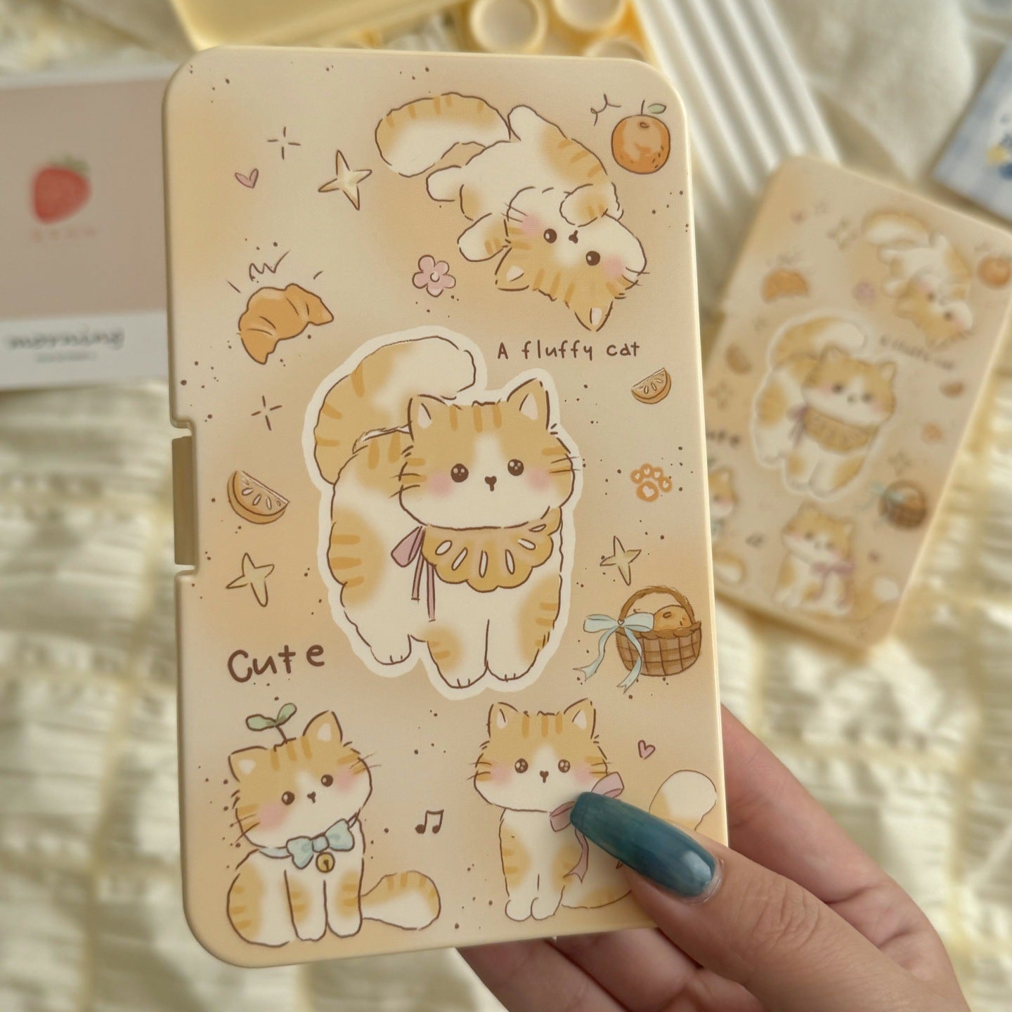 Estuche para lentes de contacto de colores Fluffy Cat Tales 