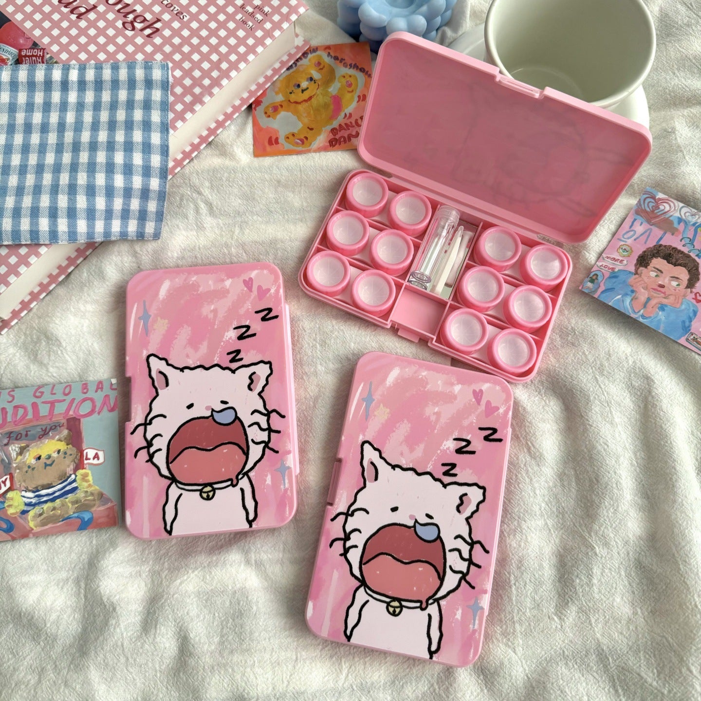 Estuche para lentes de contacto de colores con diseño de cachorro y gato dormilones 