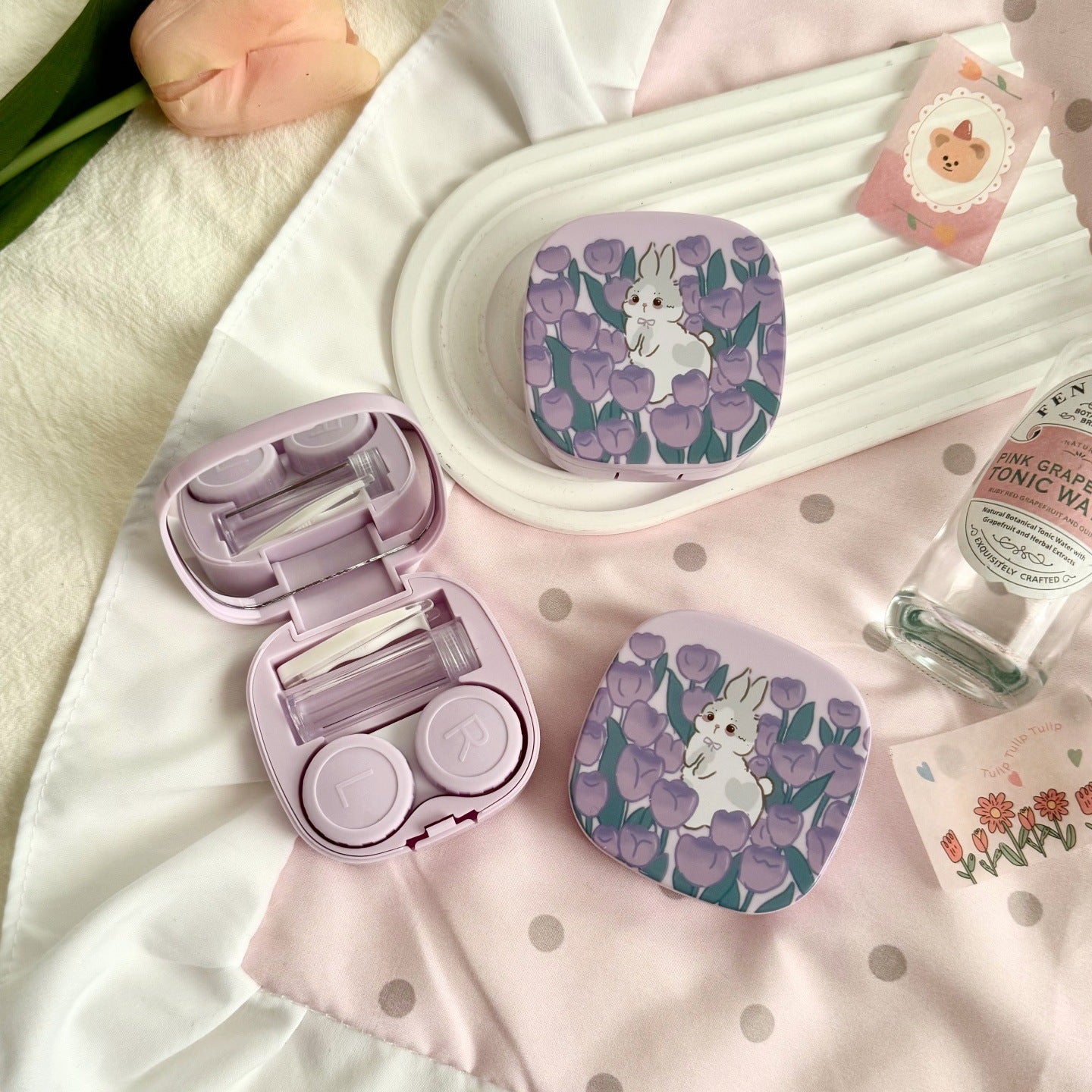 Estuche para lentes de contacto de colores con diseño de conejo tulipán pintado al óleo 