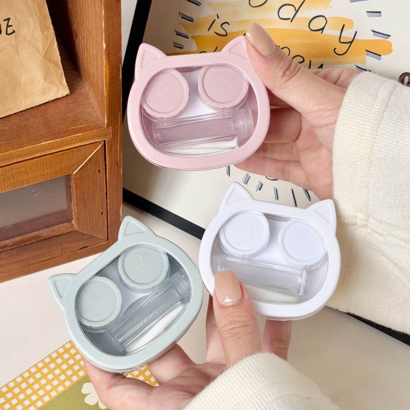 Estuche para lentes de contacto de colores con orejas de gato