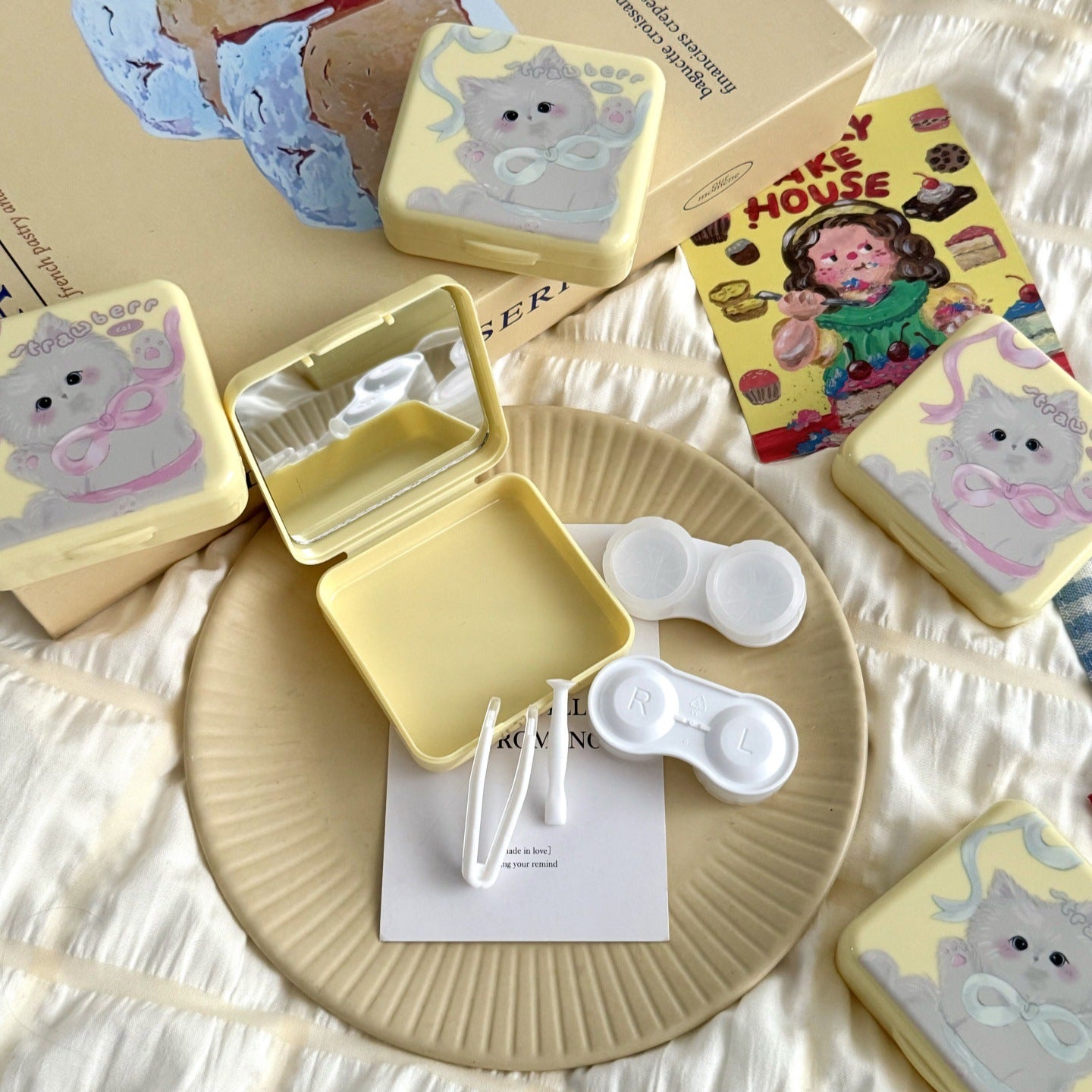 Estuche para lentes de contacto de color Butter Yellow Bow Kitten