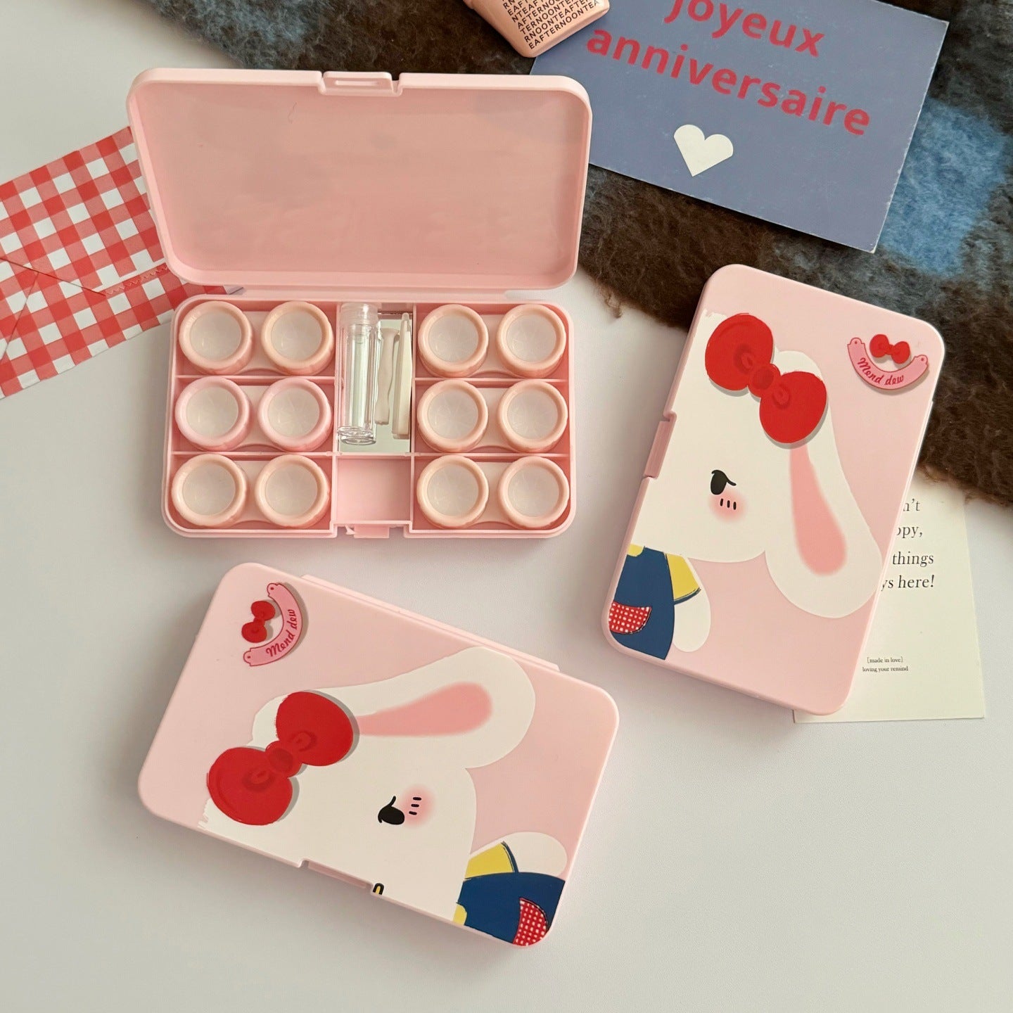 Estuche para lentillas de colores con orejas de conejo