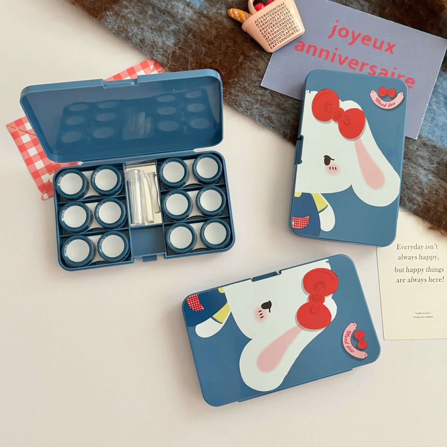 Estuche para lentillas de colores con orejas de conejo