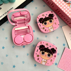 Estuche para lentes de contacto de colores de niña Dolly con coletas y puchero