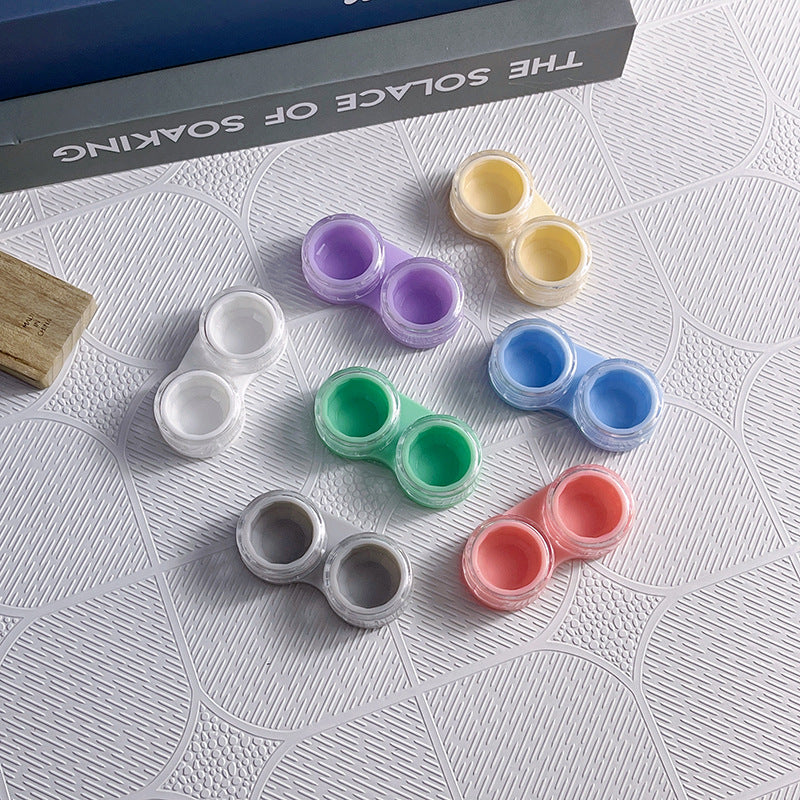 Estuche para lentes de contacto de color contraído 