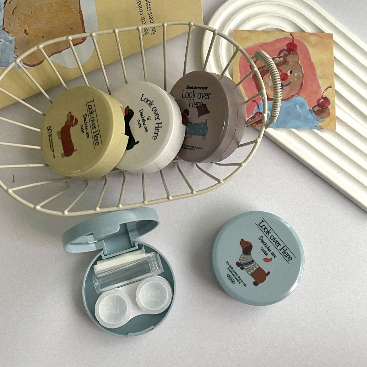 Estuche para lentes de contacto de colores con diseño de perro lindo 
