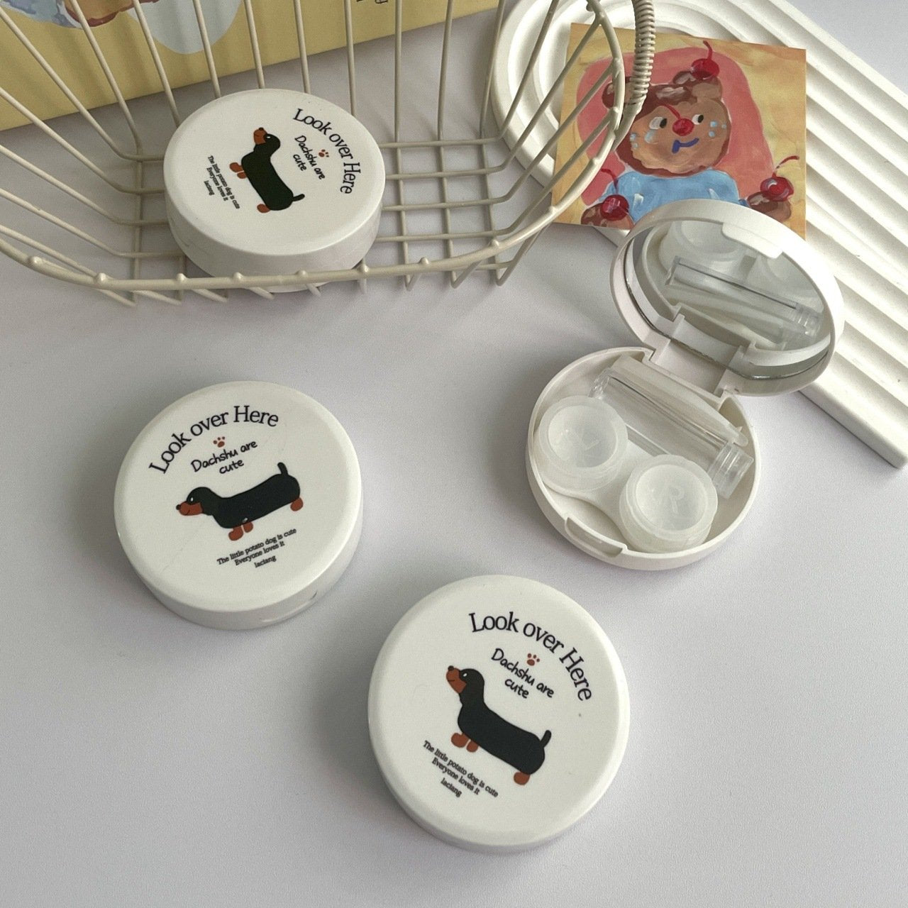 Estuche para lentes de contacto de colores con diseño de perro lindo 