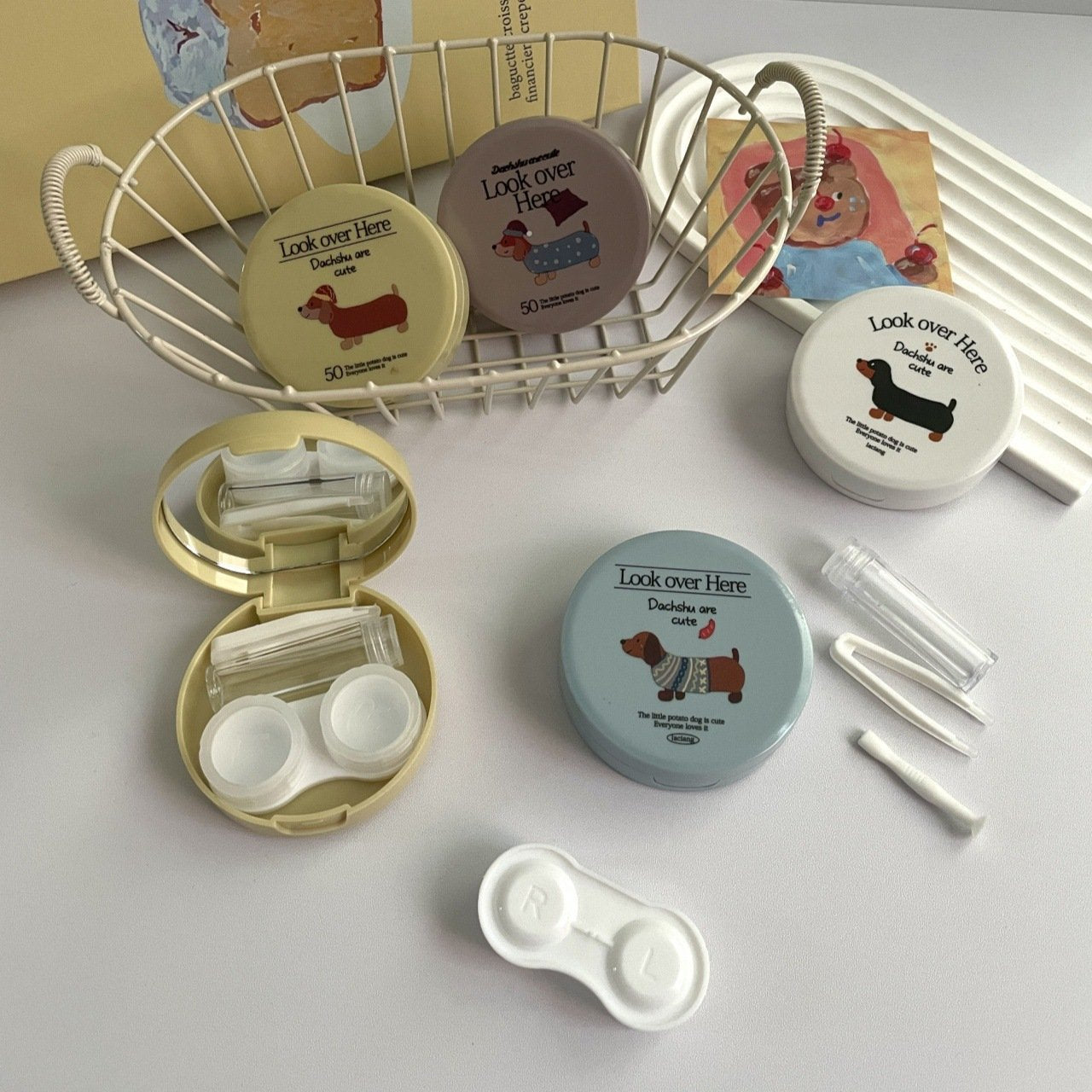 Estuche para lentes de contacto de colores con diseño de perro lindo 