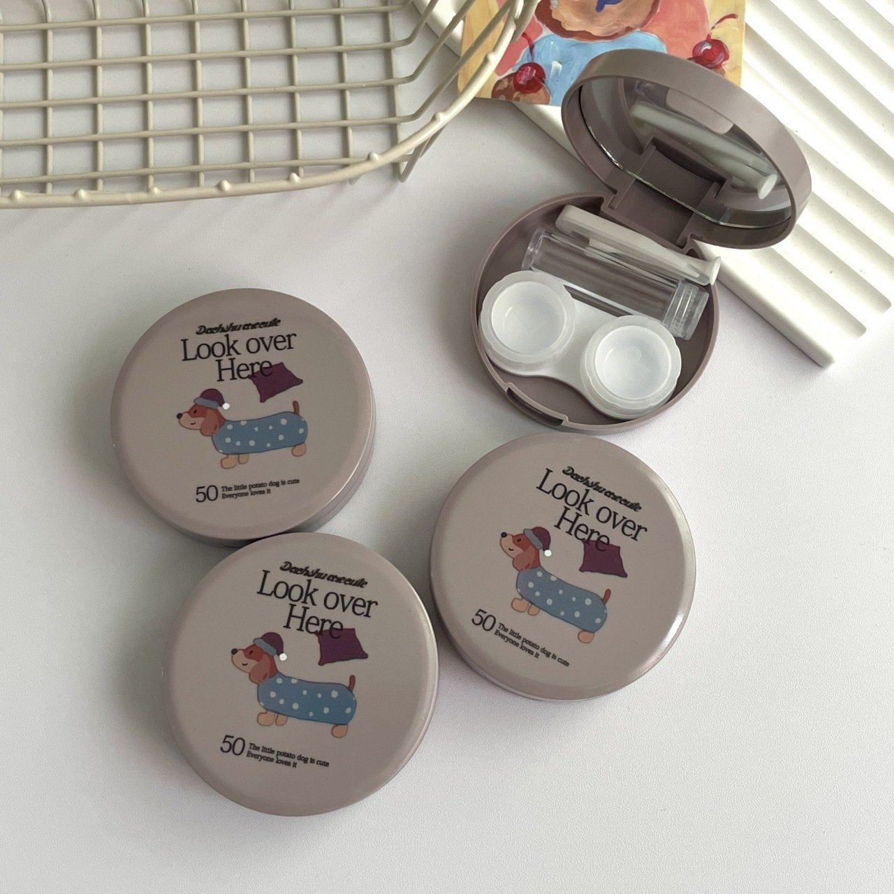 Estuche para lentes de contacto de colores con diseño de perro lindo 