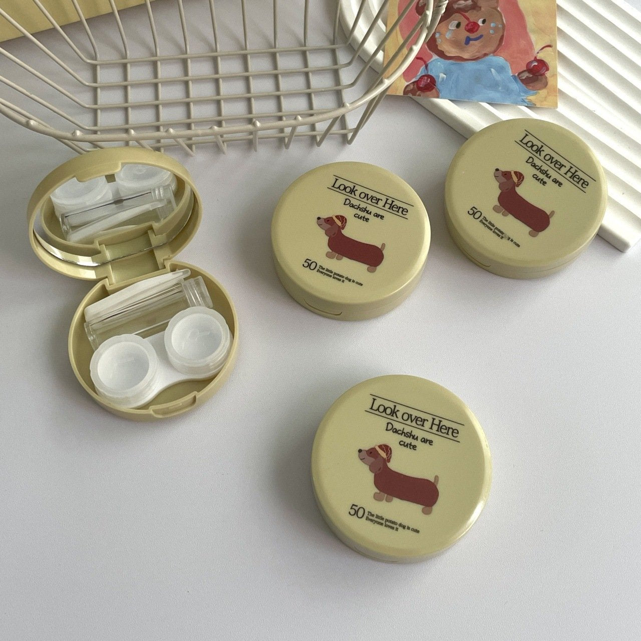 Estuche para lentes de contacto de colores con diseño de perro lindo 